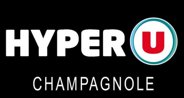 Logo de l'enseigne Hyper U à Champagnole, représentant un supermarché proposant une large gamme de produits alimentaires et non alimentaires. Hyper U est connu pour ses prix compétitifs et ses promotions régulières, attirant ainsi une clientèle variée. La marque se positionne comme un acteur clé dans le secteur de la grande distribution en France, offrant des services de qualité et un engagement envers les producteurs locaux.